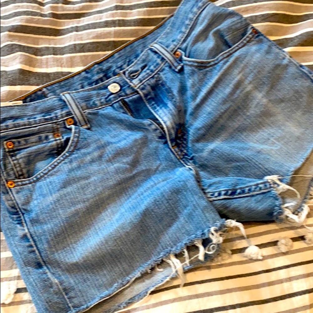 Levi’s cutoffs